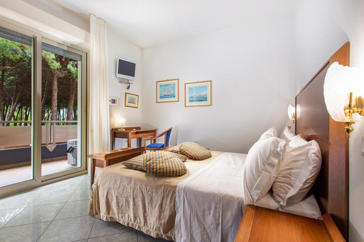 Residence Rosa Dei Venti Червия Екстериор снимка