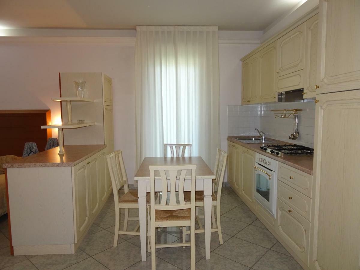 Residence Rosa Dei Venti Червия Стая снимка