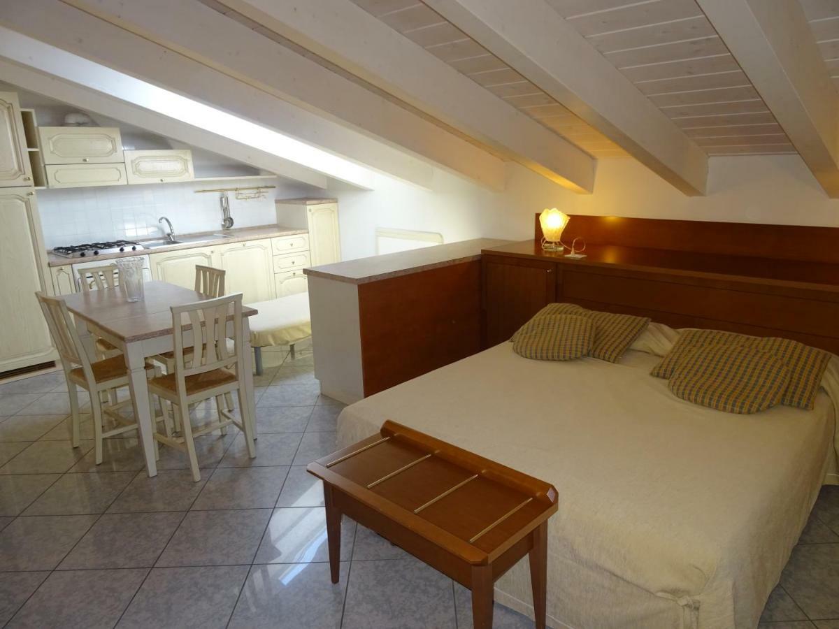 Residence Rosa Dei Venti Червия Стая снимка