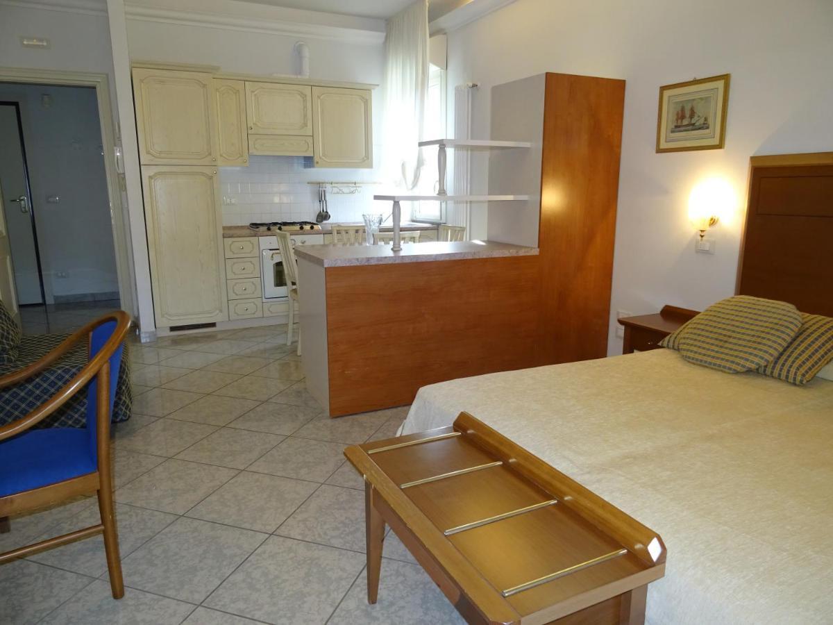 Residence Rosa Dei Venti Червия Екстериор снимка